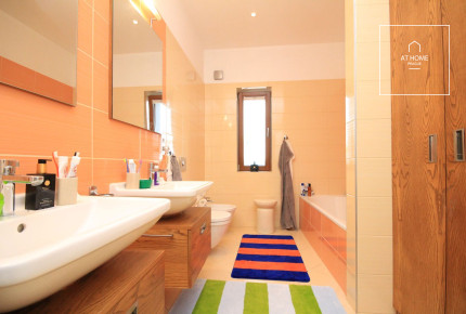 Charming 3-bedroom apartment with terrace in villa, Prague 6, Břevnov