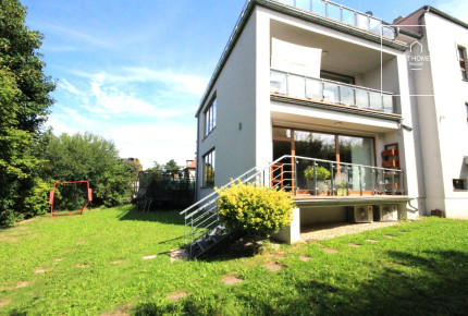 Charming 3-bedroom apartment with terrace in villa, Prague 6, Břevnov