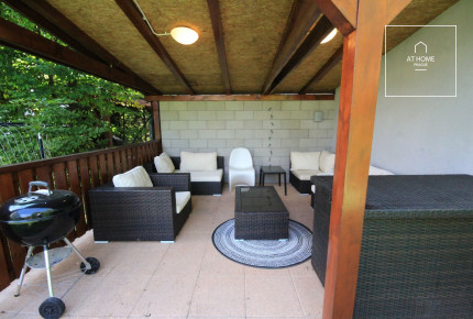 Charming 3-bedroom apartment with terrace in villa, Prague 6, Břevnov