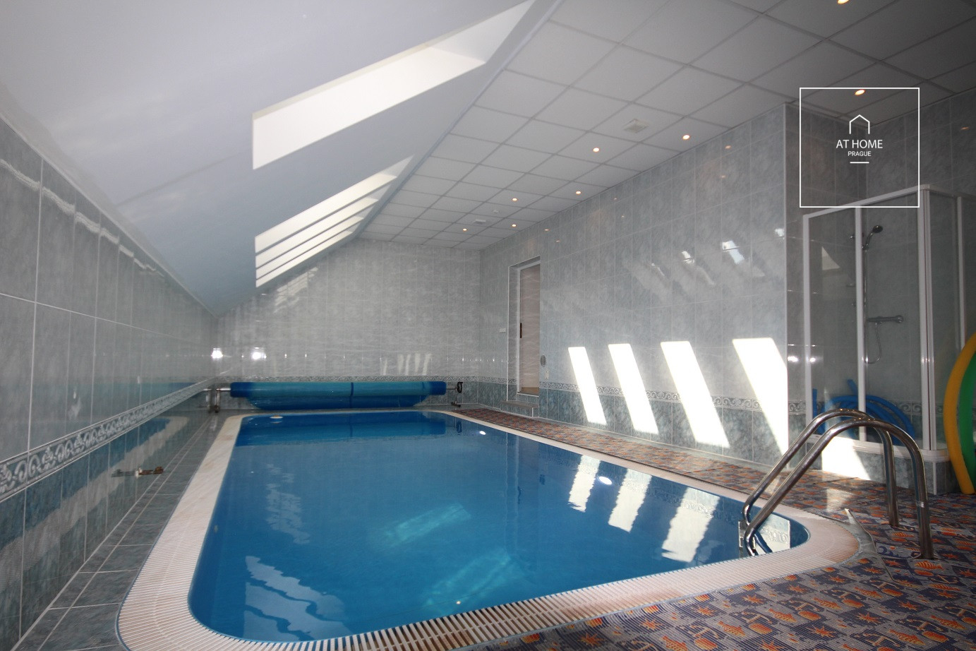 Výborně udržovaný, nezařízený rodinný dům v klidné části oblíbených Průhonic, Javorová