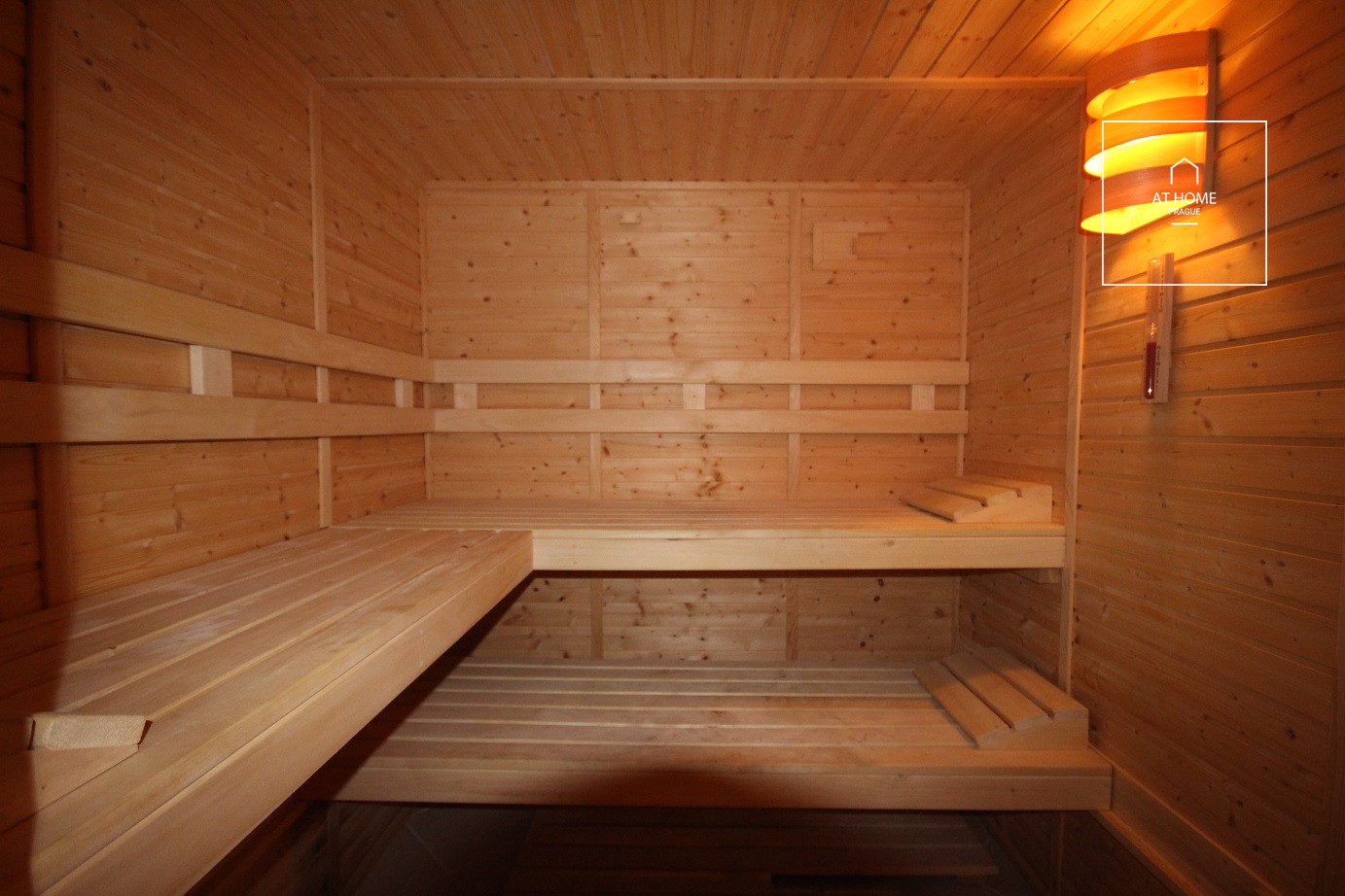 Nicely kept, unfurnished family house in quiet part of Průhonice with beautiful, grown garden, Javorová