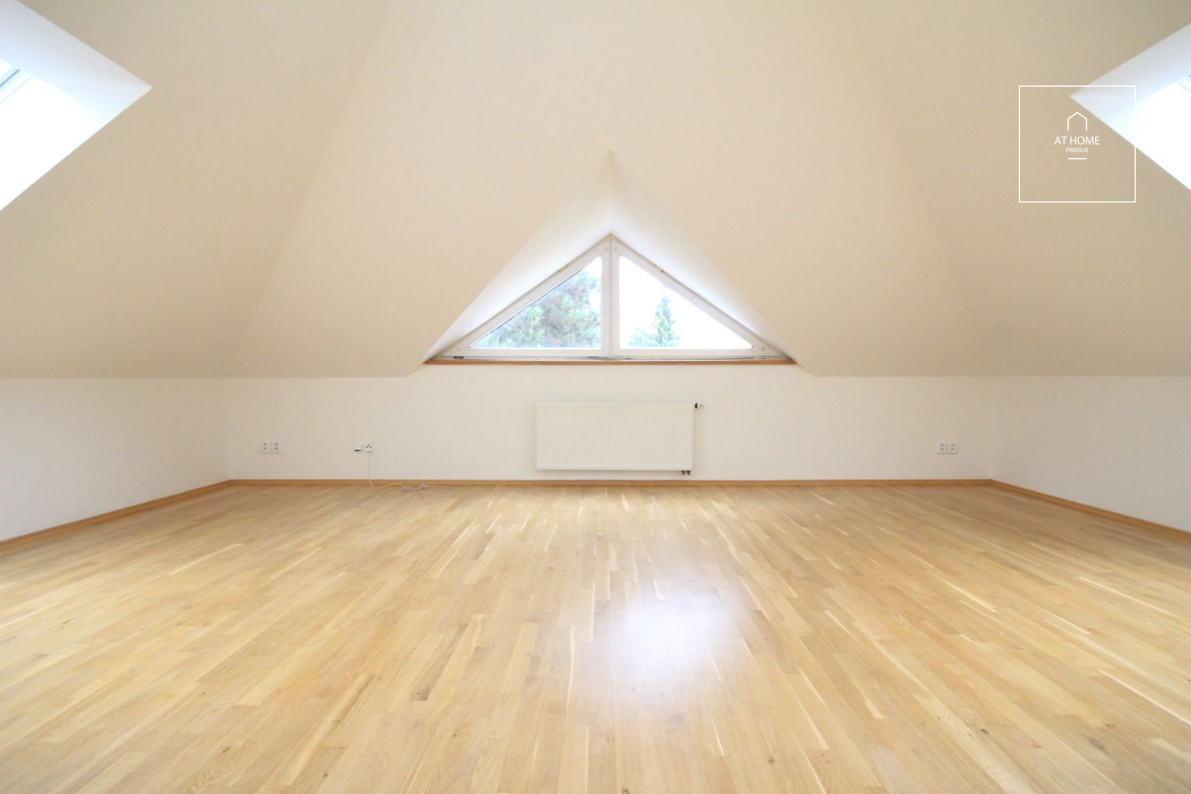 Výborně udržovaný, nezařízený rodinný dům v klidné části oblíbených Průhonic, Javorová