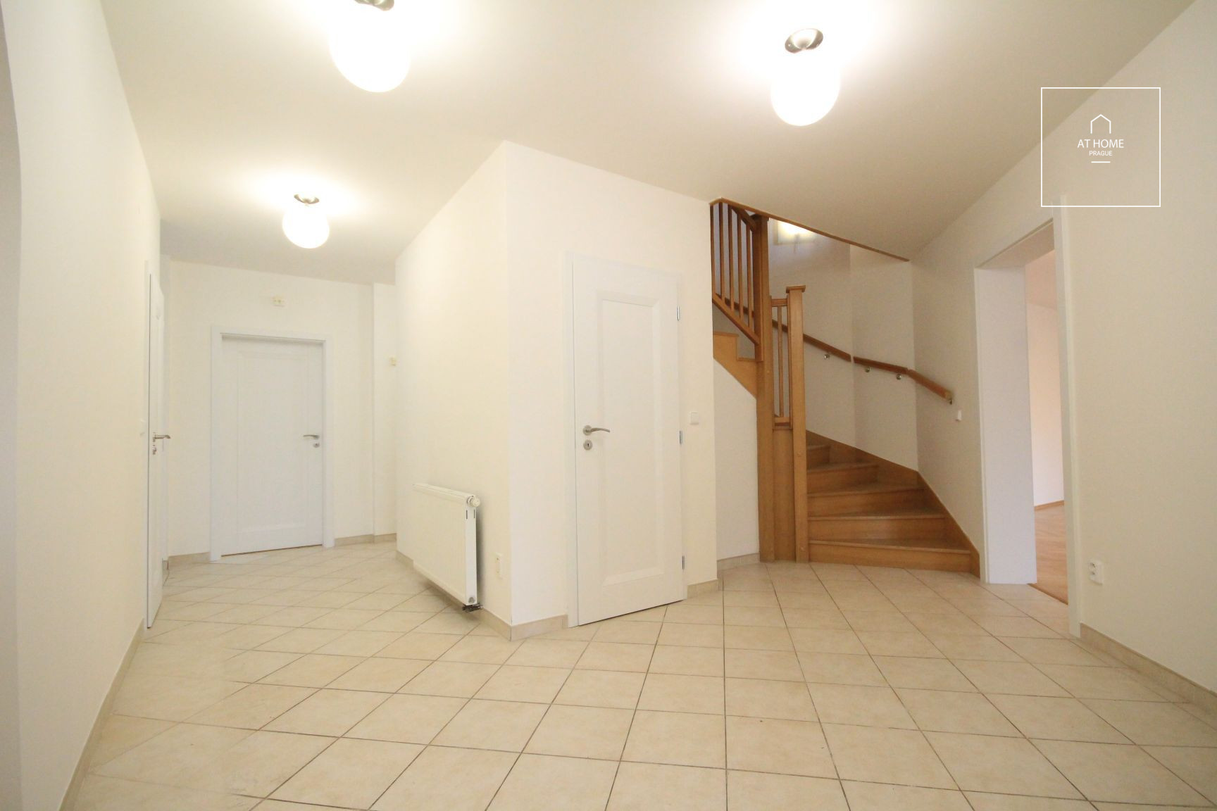 Výborně udržovaný, nezařízený rodinný dům v klidné části oblíbených Průhonic, Javorová