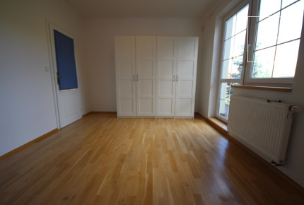 Nicely kept, unfurnished family house in quiet part of Průhonice with beautiful, grown garden, Javorová