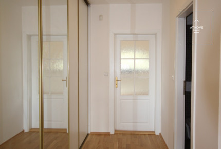 Nicely kept, unfurnished family house in quiet part of Průhonice with beautiful, grown garden, Javorová
