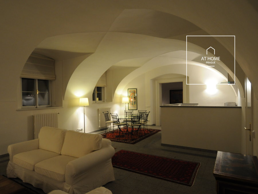 Apartment with private small garden, Malá Strana
