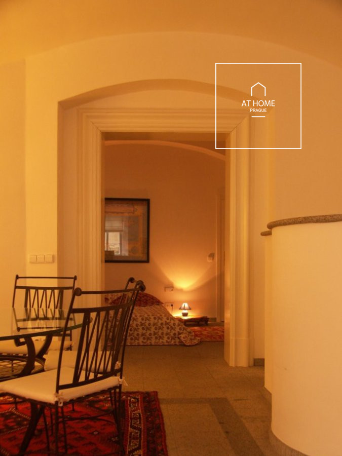 Apartment with private small garden, Malá Strana