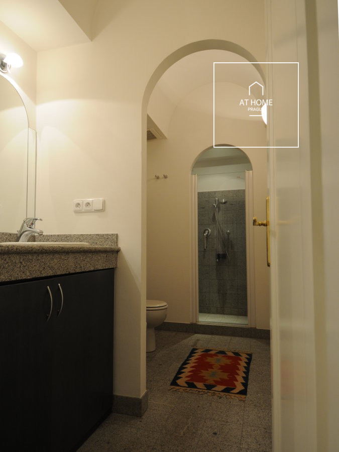 Apartment with private small garden, Malá Strana