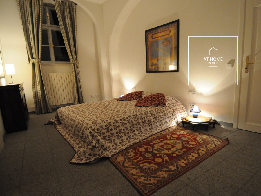 Apartment with private small garden, Malá Strana