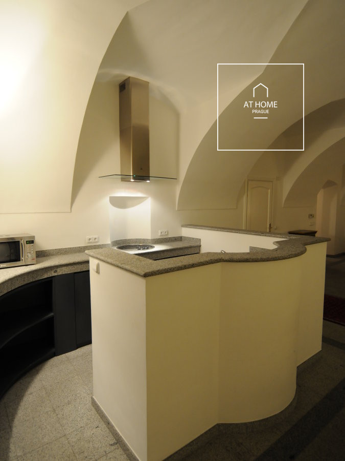 Apartment with private small garden, Malá Strana