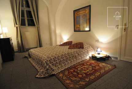 Apartment with private small garden, Malá Strana
