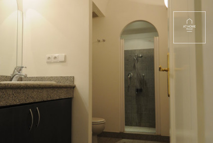 Apartment with private small garden, Malá Strana