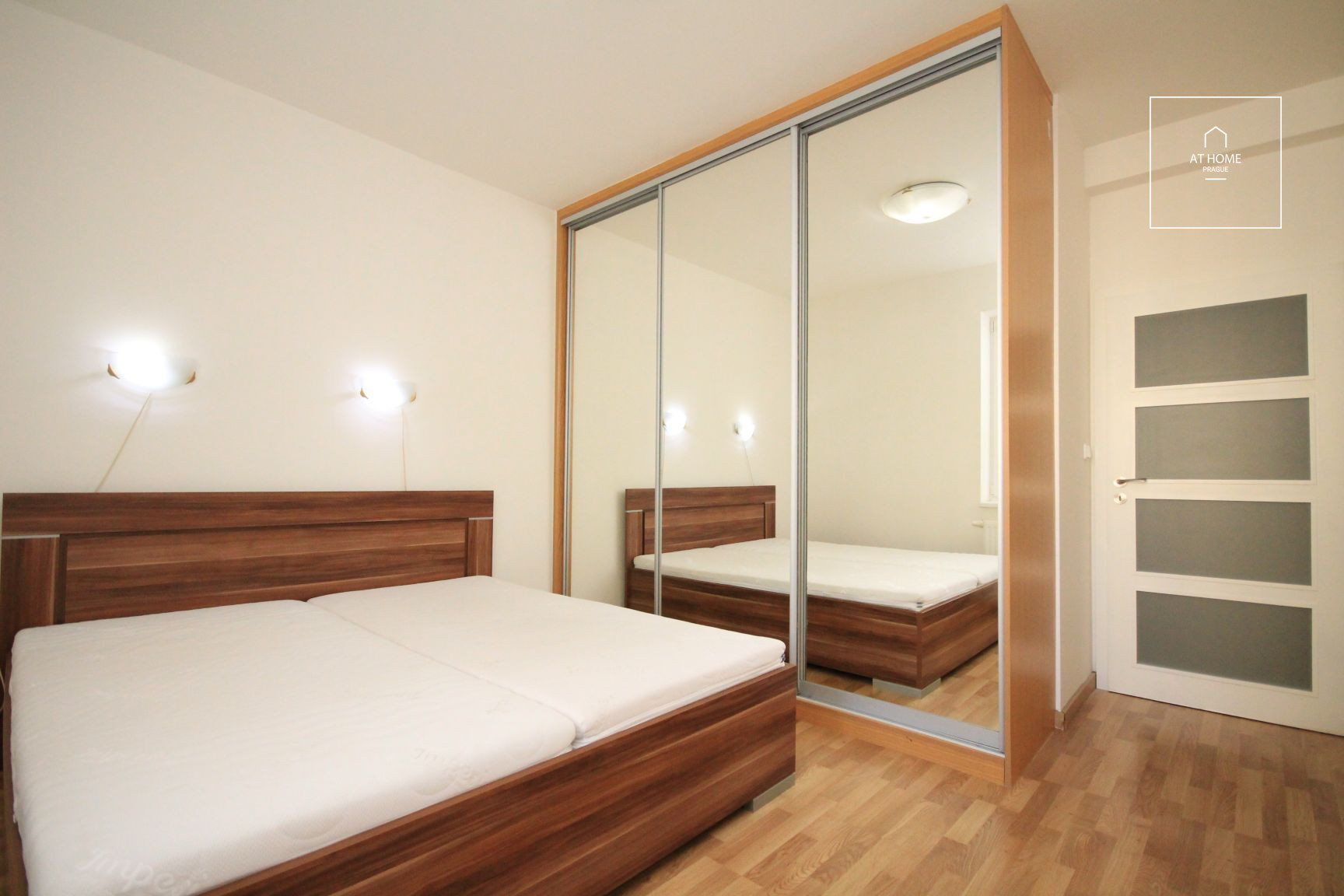 Fully furnished 1-bedroom apartment, Jeseniova, Žižkov