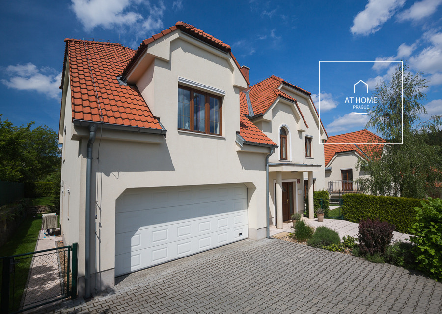 Unfurnished, spacious 4-bedroom house, K Šedivce, Nebušice