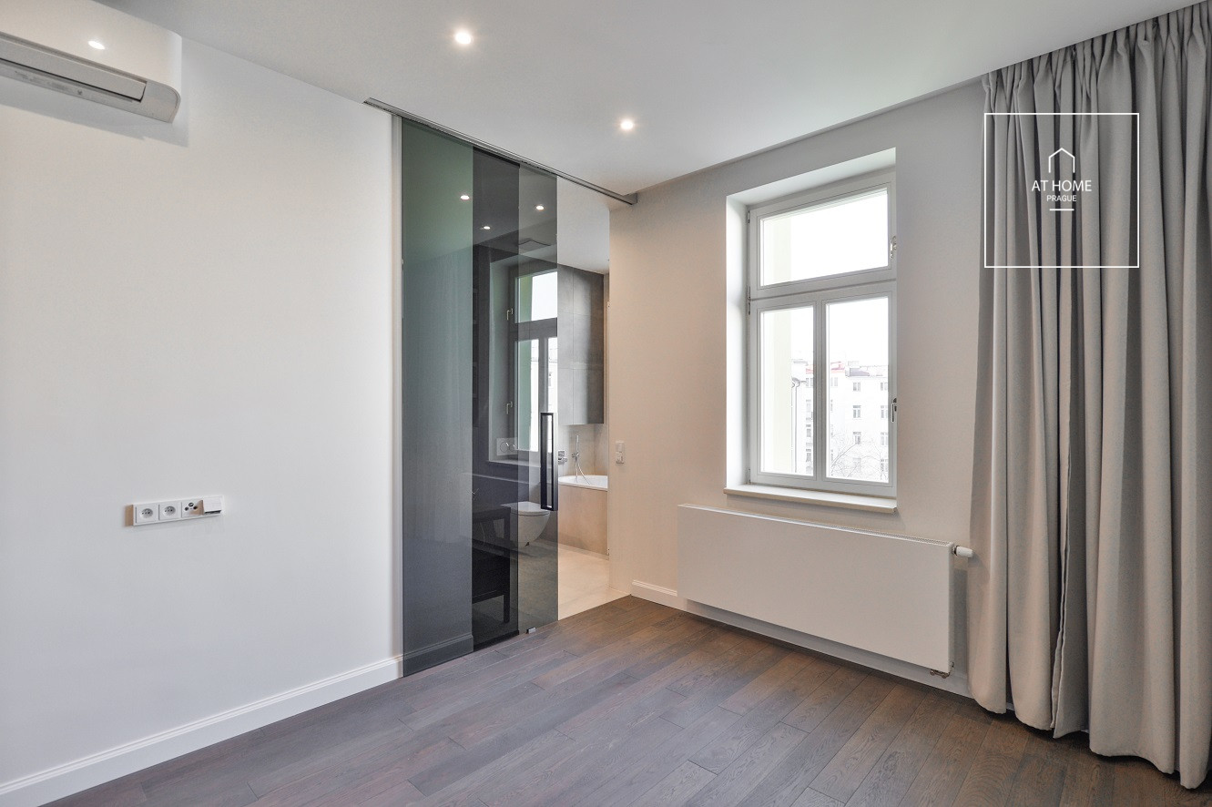 Luxury 3-bedroom apartment, Laubova, Vinohrady