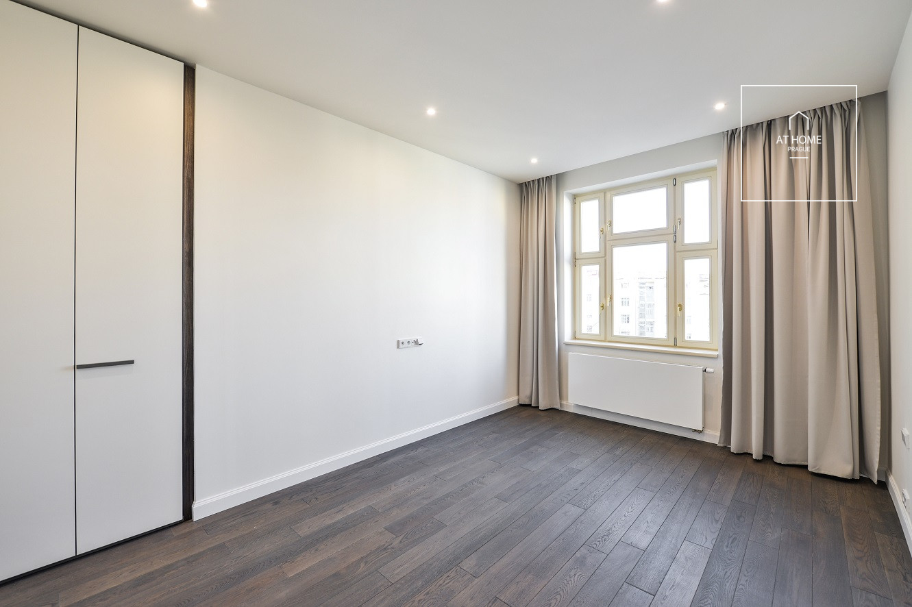 Luxury 3-bedroom apartment, Laubova, Vinohrady