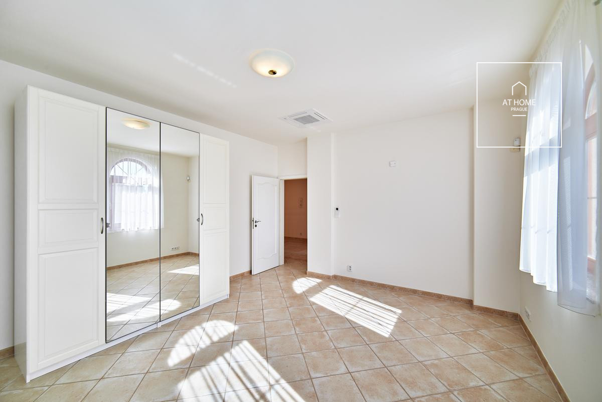 Luxusní vila v Praze 6 - Nebušicích,  vilový komplex \\