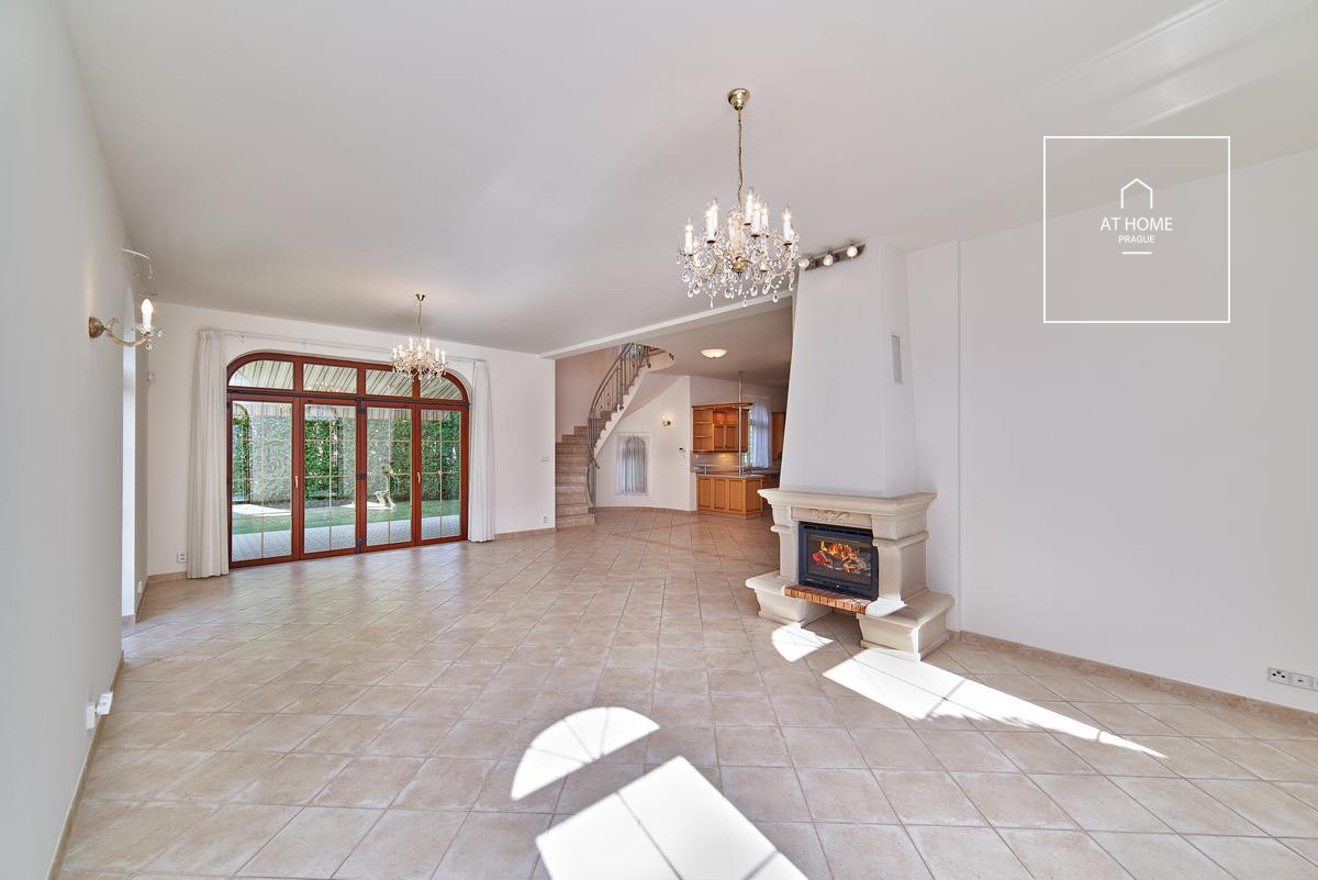 Luxurious villa at Prague 6 - Nebušice, Villas Šárka.