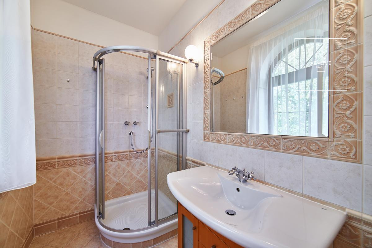 Luxurious villa at Prague 6 - Nebušice, Villas Šárka.