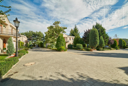 Luxurious villa at Prague 6 - Nebušice, Villas Šárka.