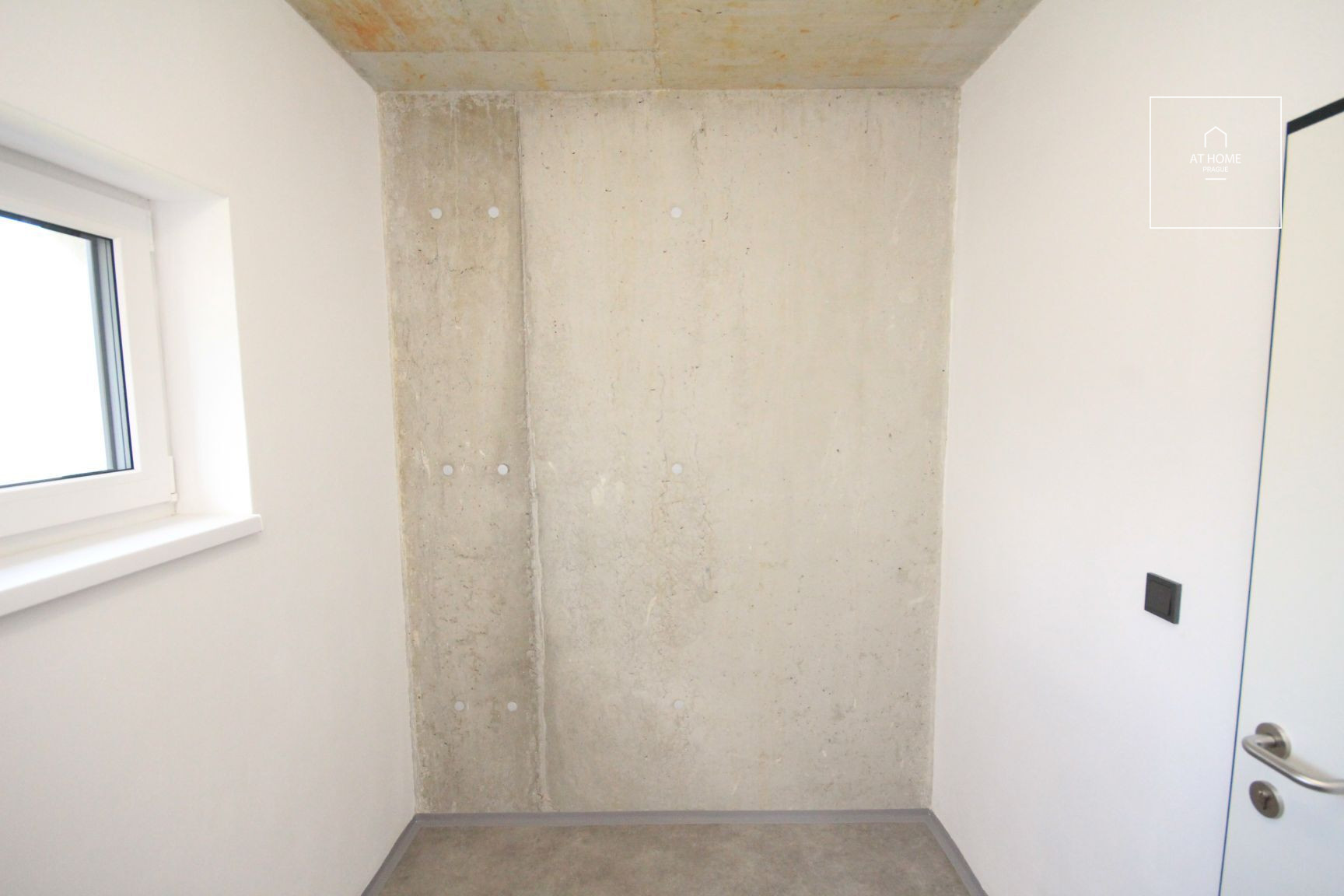 Nice, spacious studio apartment with balcony, new building, Pilsen