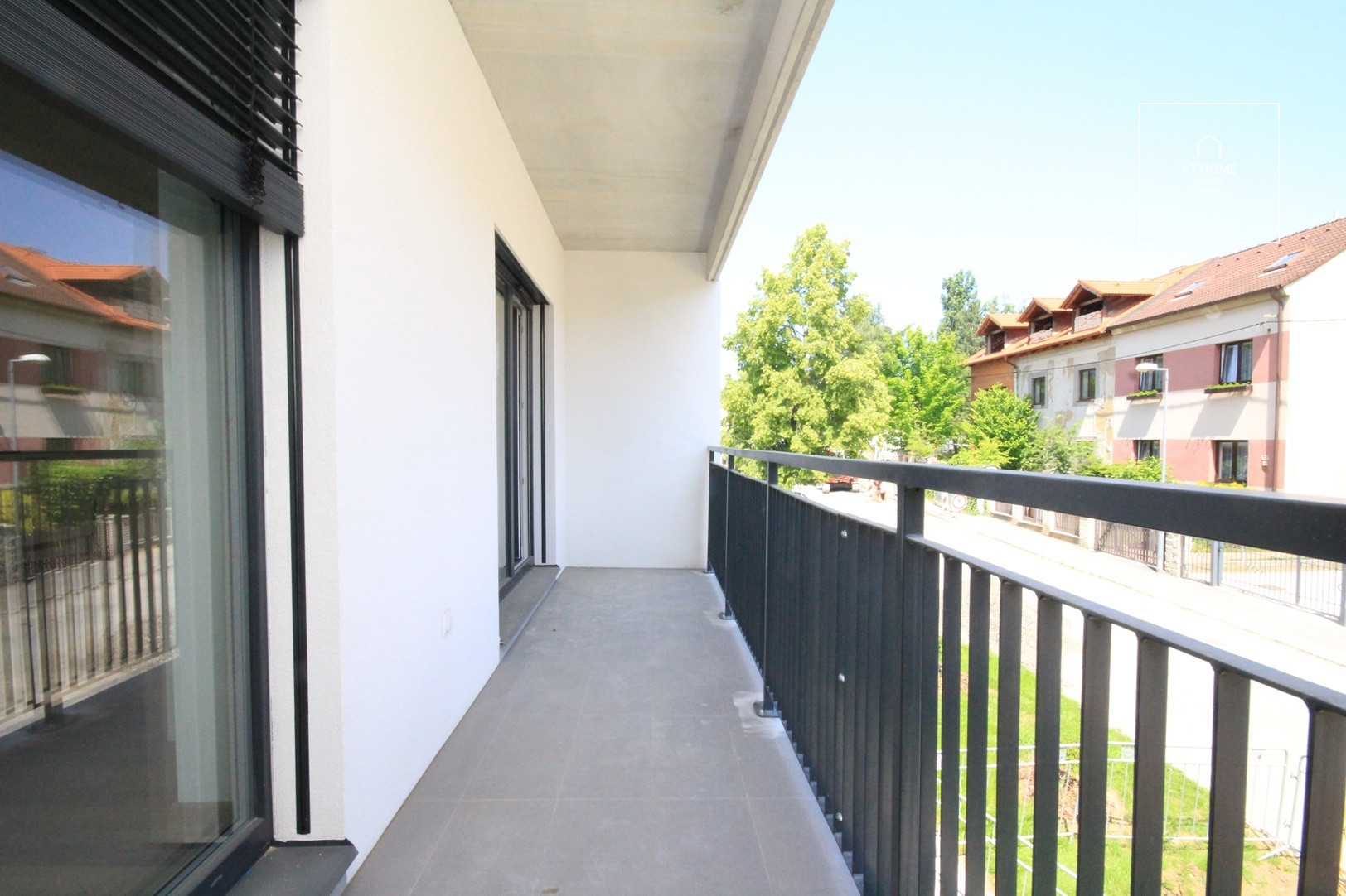 Nice, spacious studio apartment with balcony, new building, Pilsen