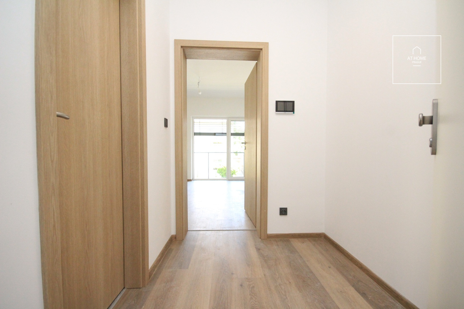 Nice, spacious studio apartment with balcony, new building, Pilsen