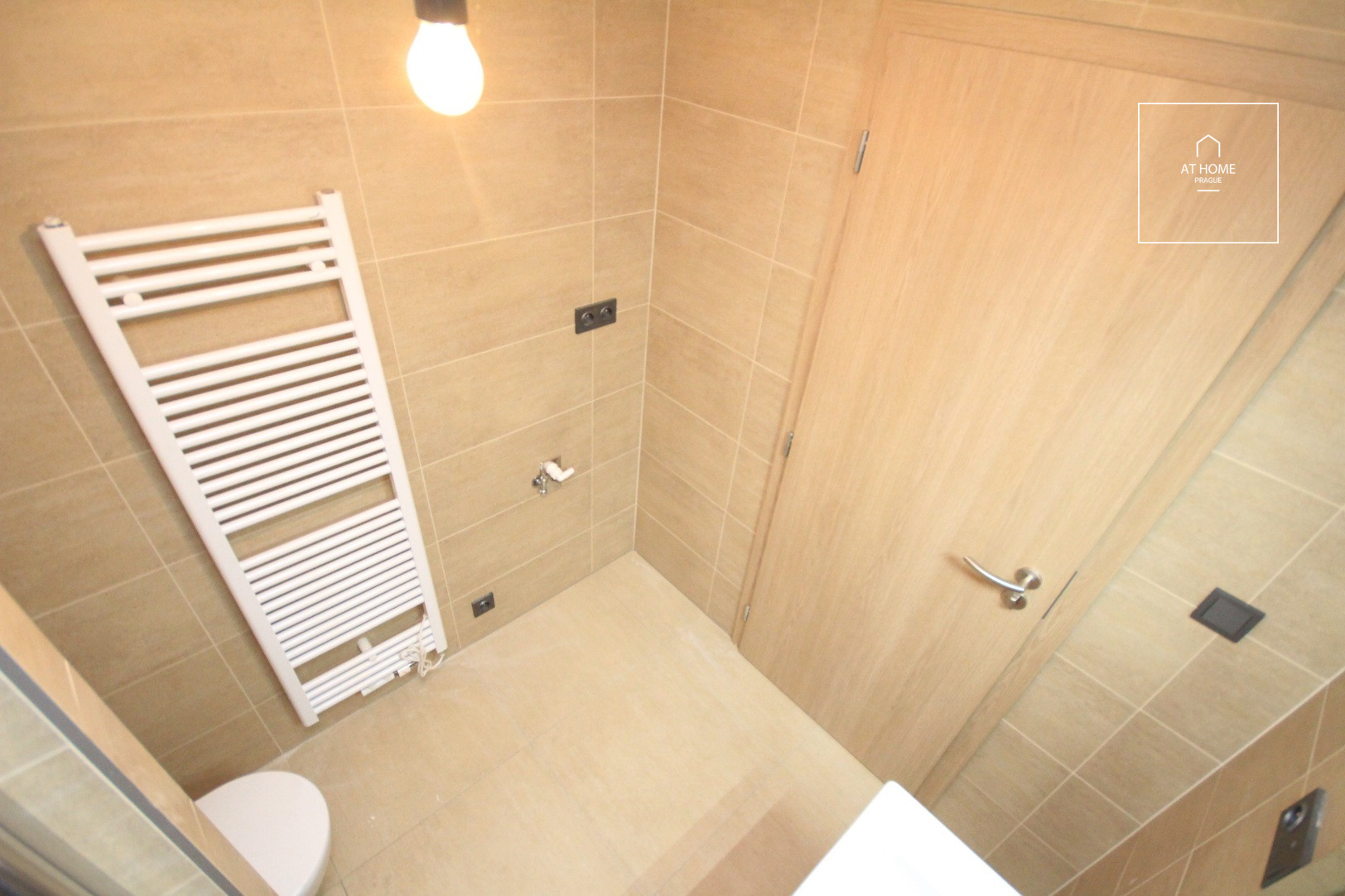 Nice, spacious studio apartment with balcony, new building, Pilsen