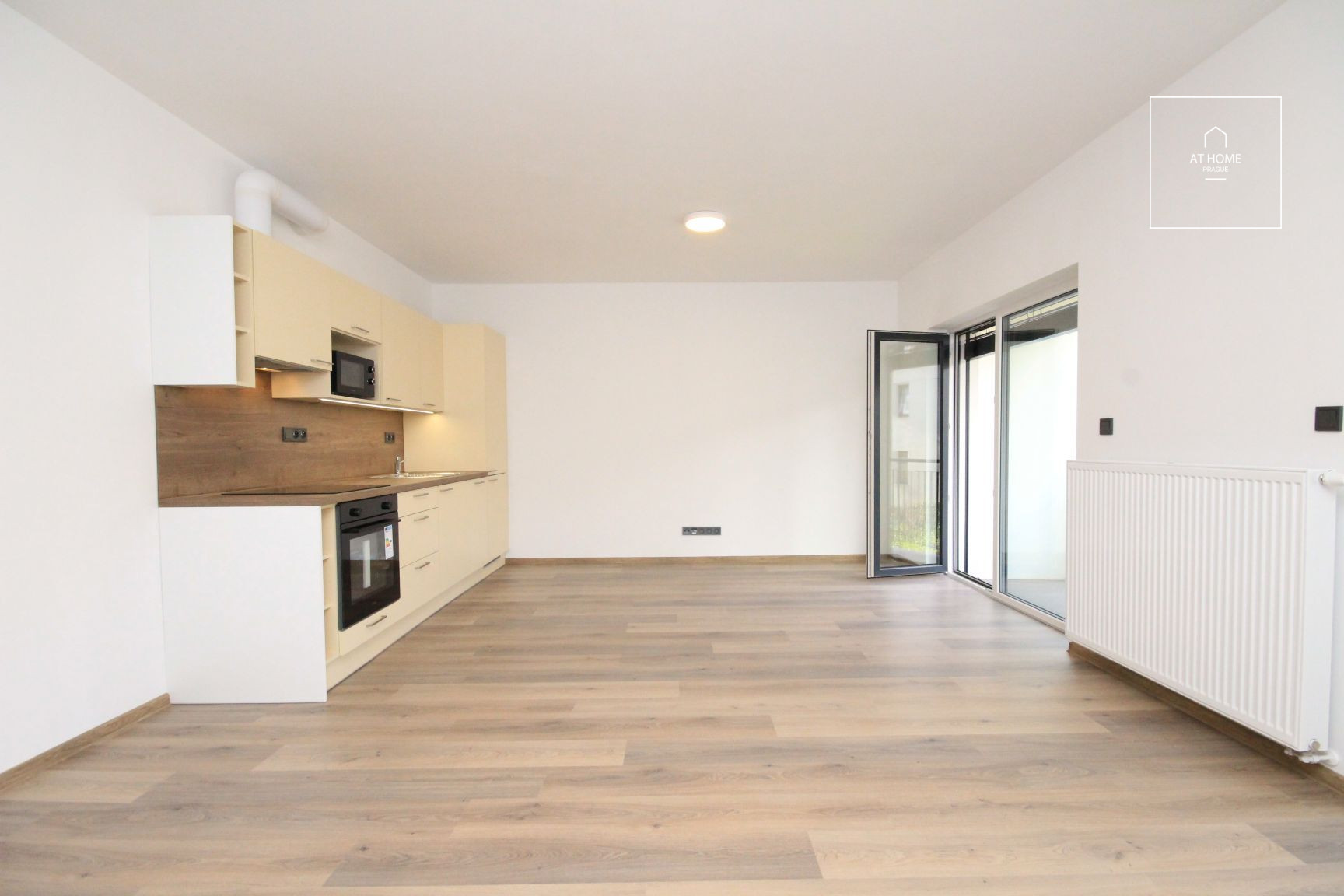 Nice, spacious studio apartment with balcony, new building, Pilsen