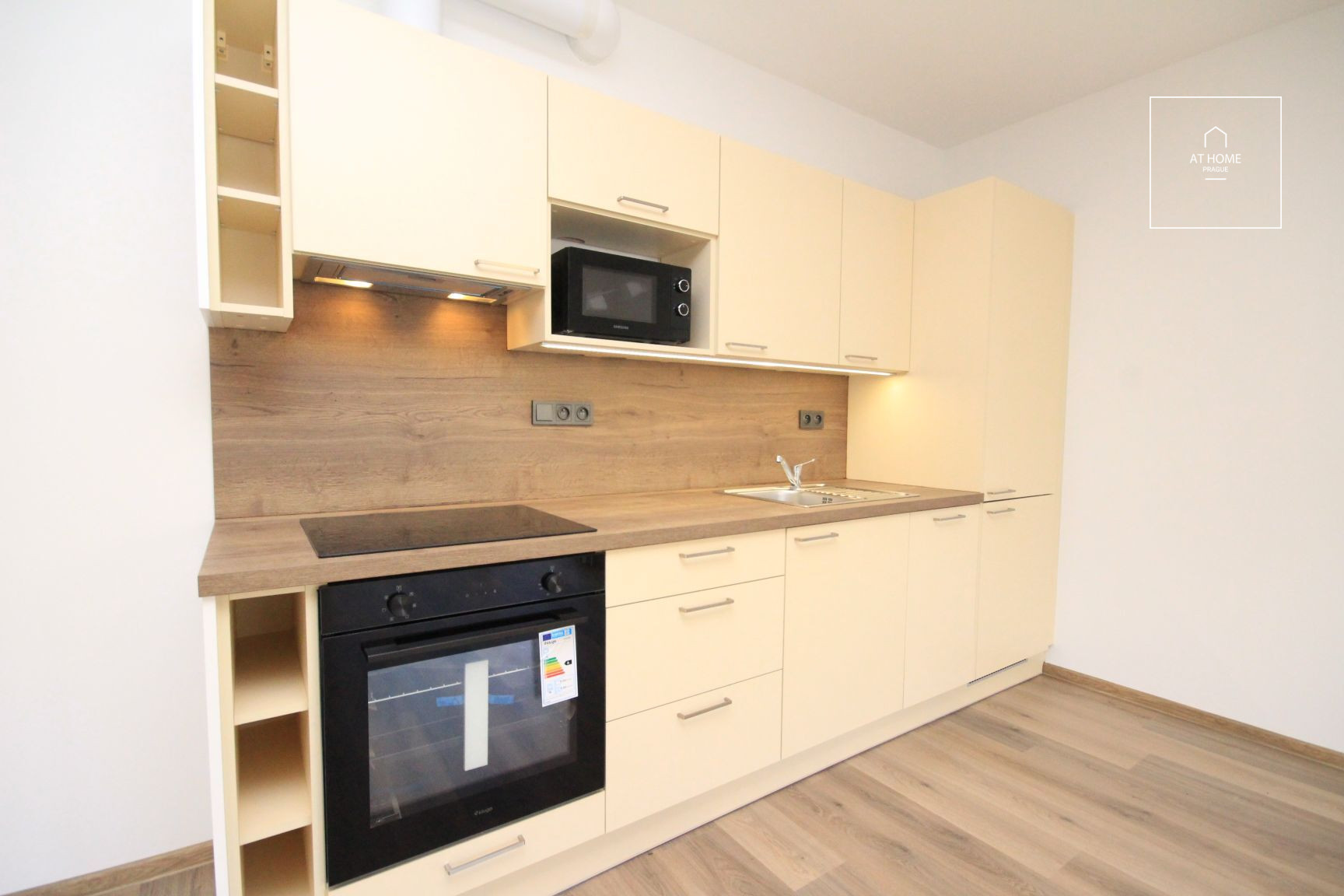 Nice, spacious studio apartment with balcony, new building, Pilsen