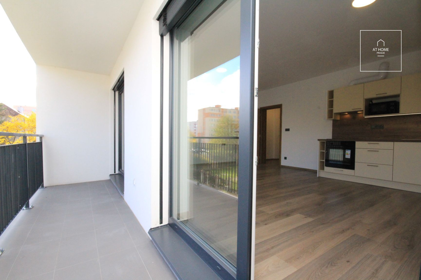 Nice, spacious studio apartment with balcony, new building, Pilsen