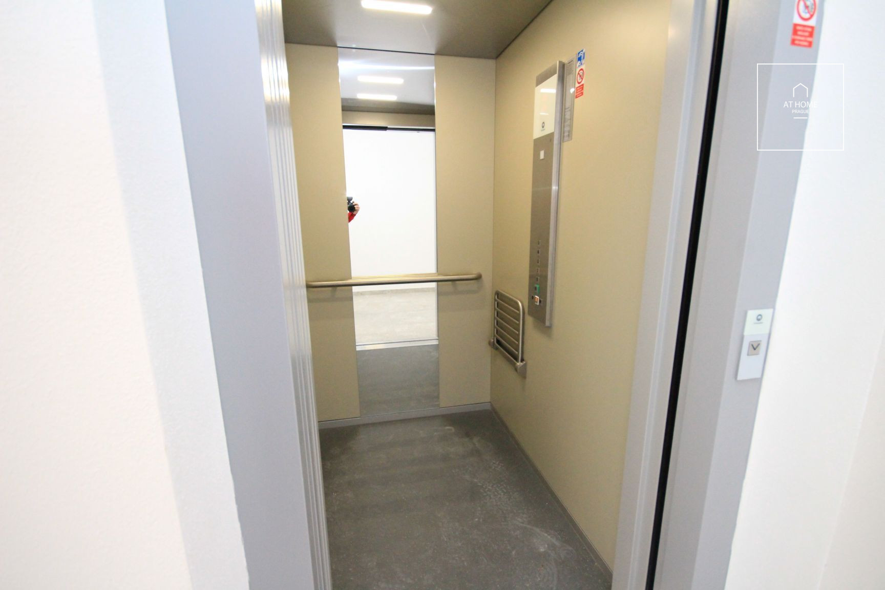 Nice, spacious studio apartment with balcony, new building, Pilsen