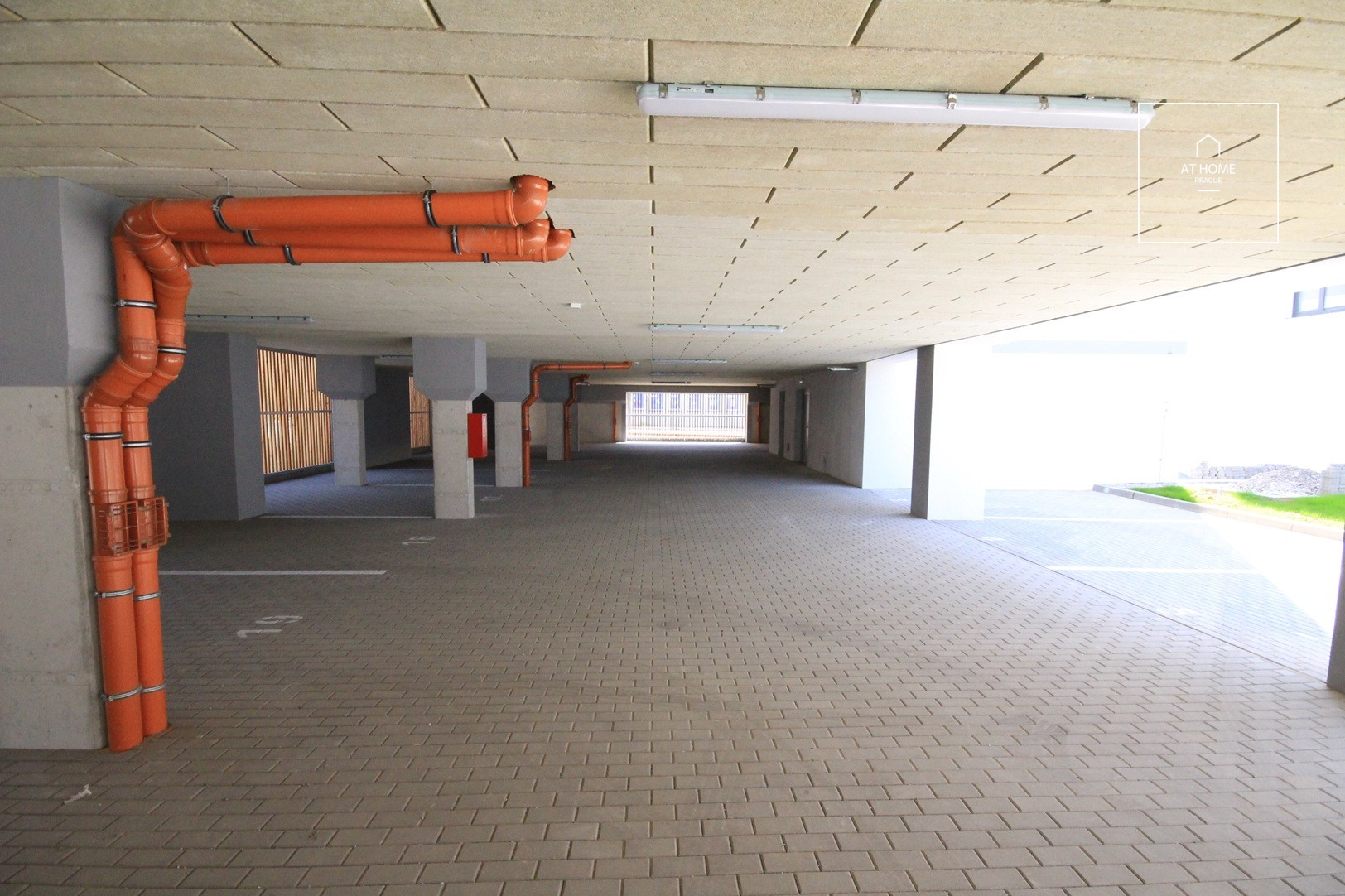 Nice, spacious studio apartment with balcony, new building, Pilsen