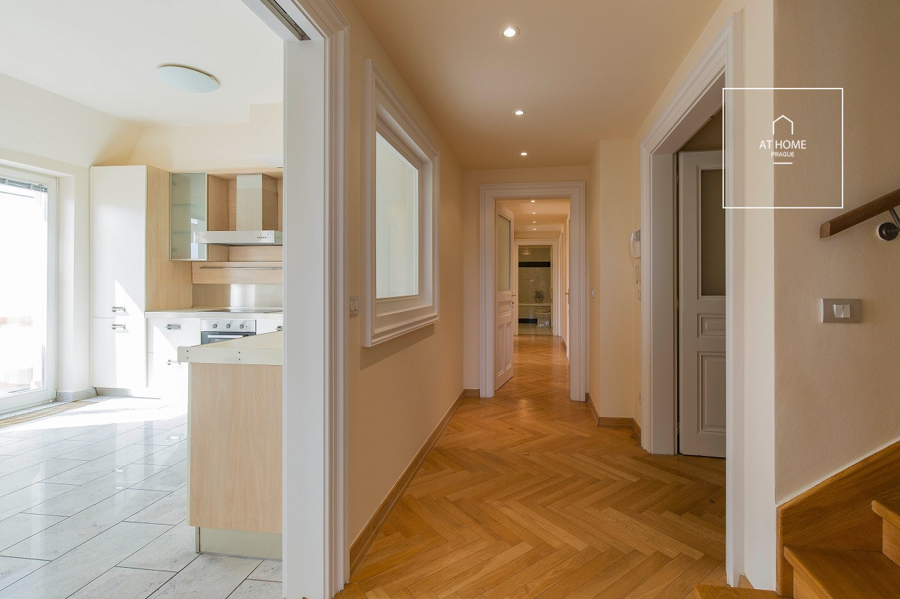 Luxury apartment in spectacular corner building, Újezd