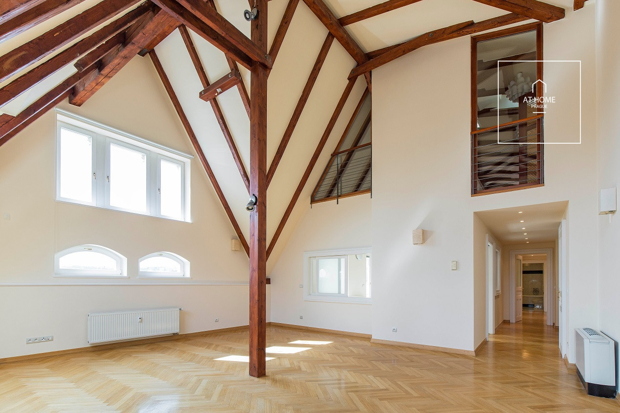 Luxusní byt v domě v neo- renesančním stylu, Újezd