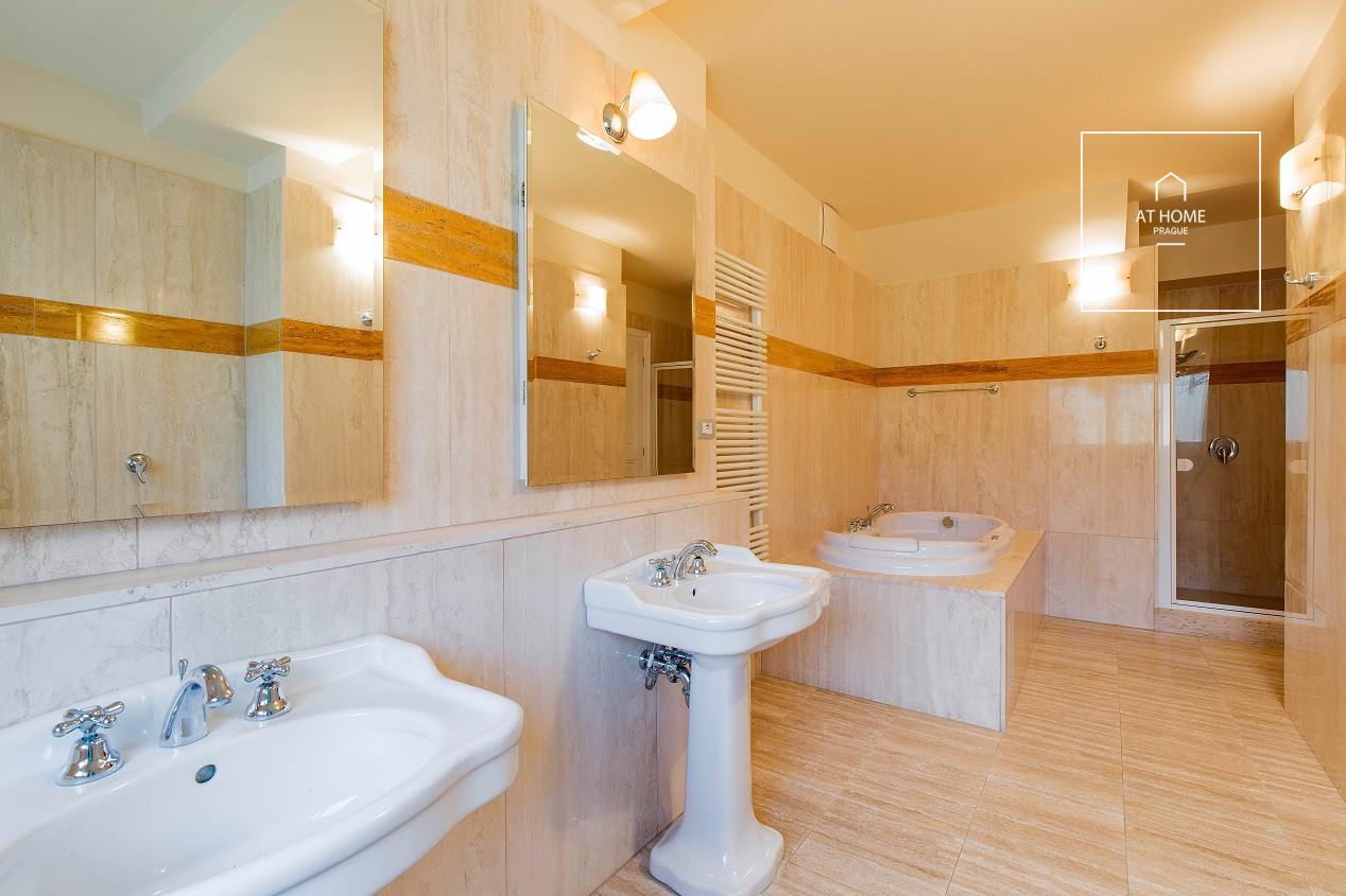 Luxury apartment in spectacular corner building, Újezd