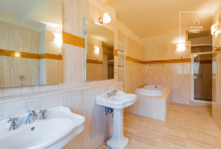 Luxury apartment in spectacular corner building, Újezd