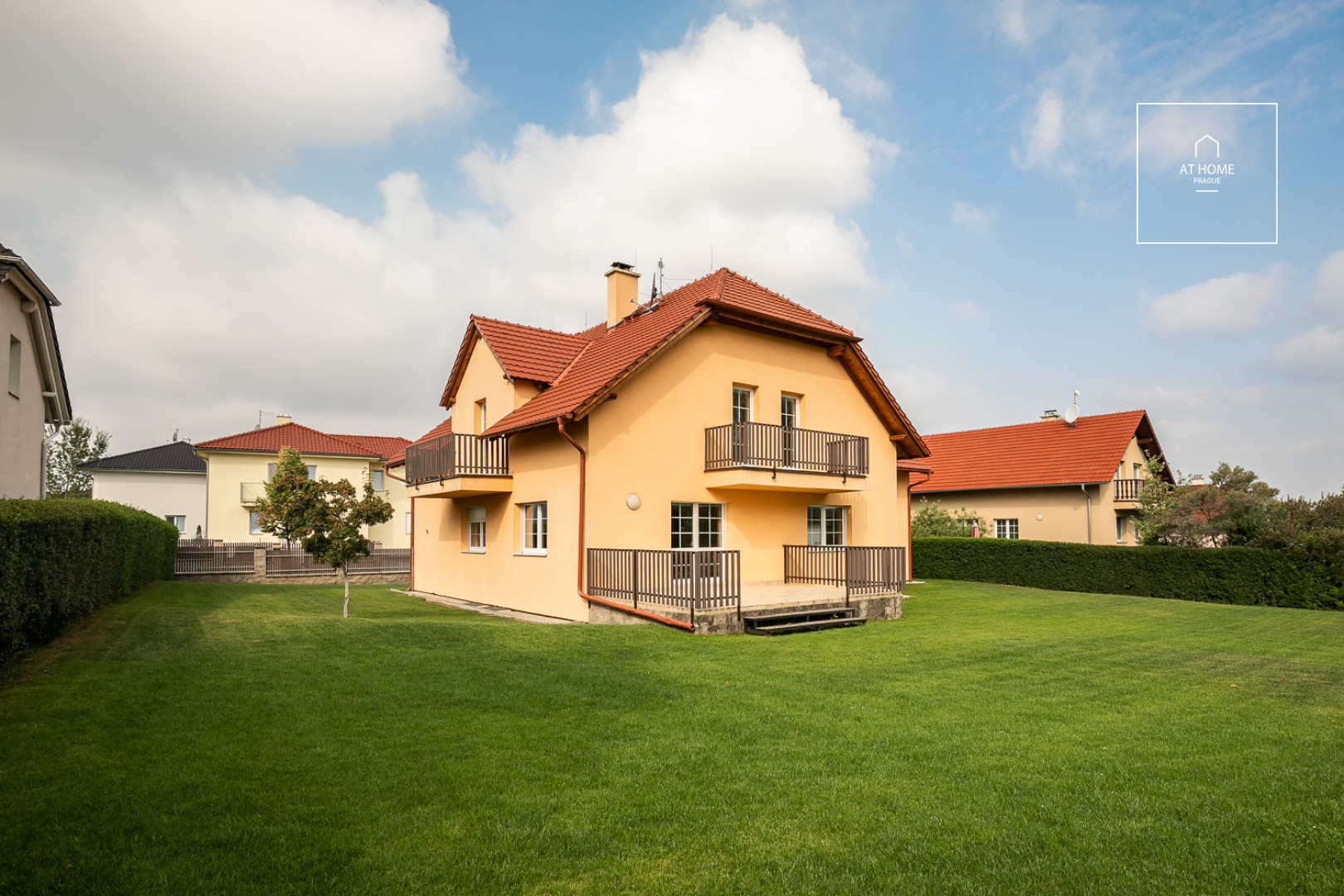 Prostorný, samostatně stojící dům, Pod Valem II., Průhonice