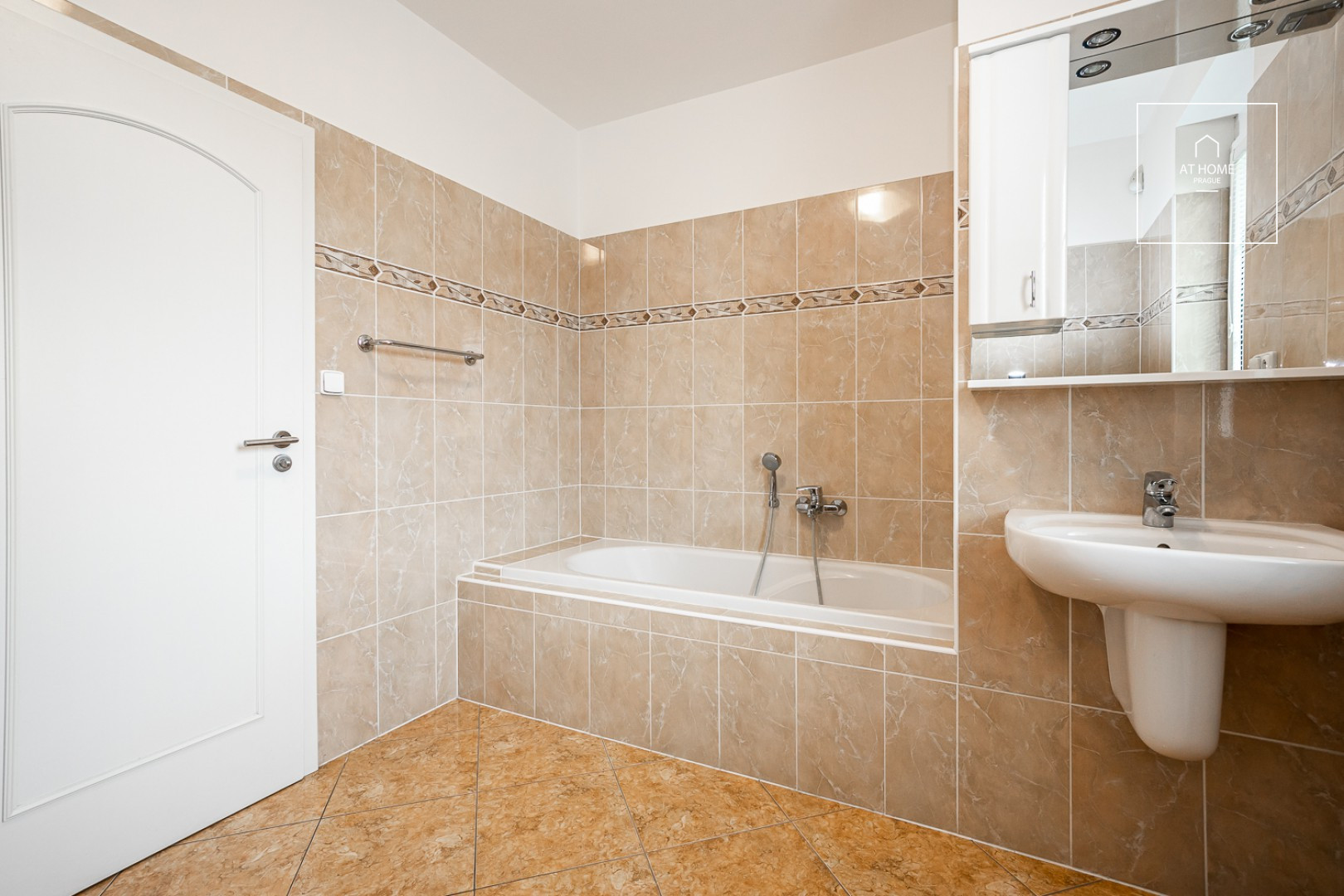 Spacious 5-bedroom family house, Pod Valem II., Průhonice