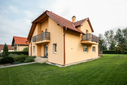 Spacious 5-bedroom family house, Pod Valem II., Průhonice