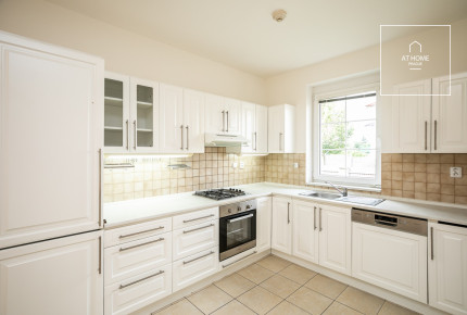 Spacious 5-bedroom family house, Pod Valem II., Průhonice