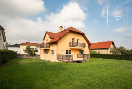 Spacious 5-bedroom family house, Pod Valem II., Průhonice