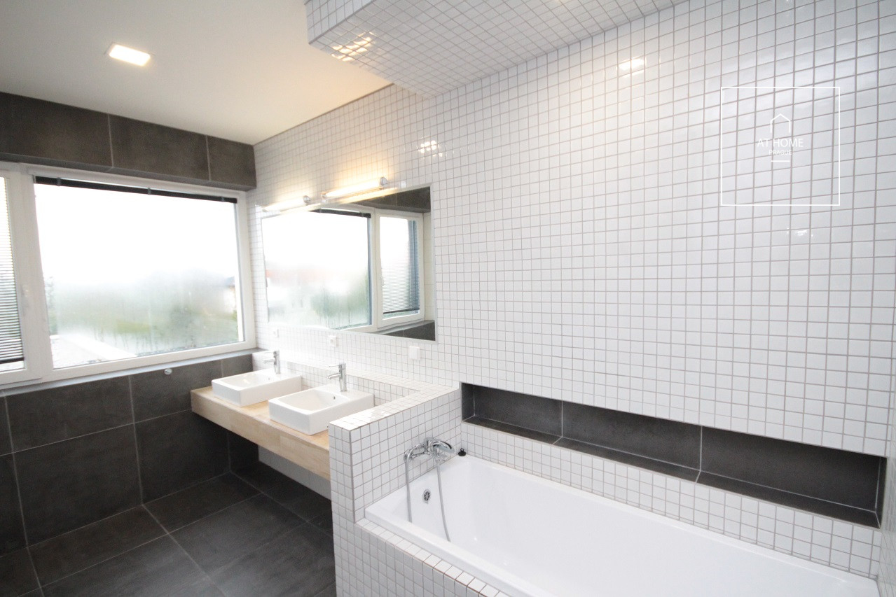 Newly built luxury house, Horoměřice