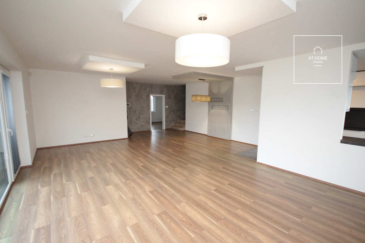 Luxusní, nově postavený dům, Horoměřice