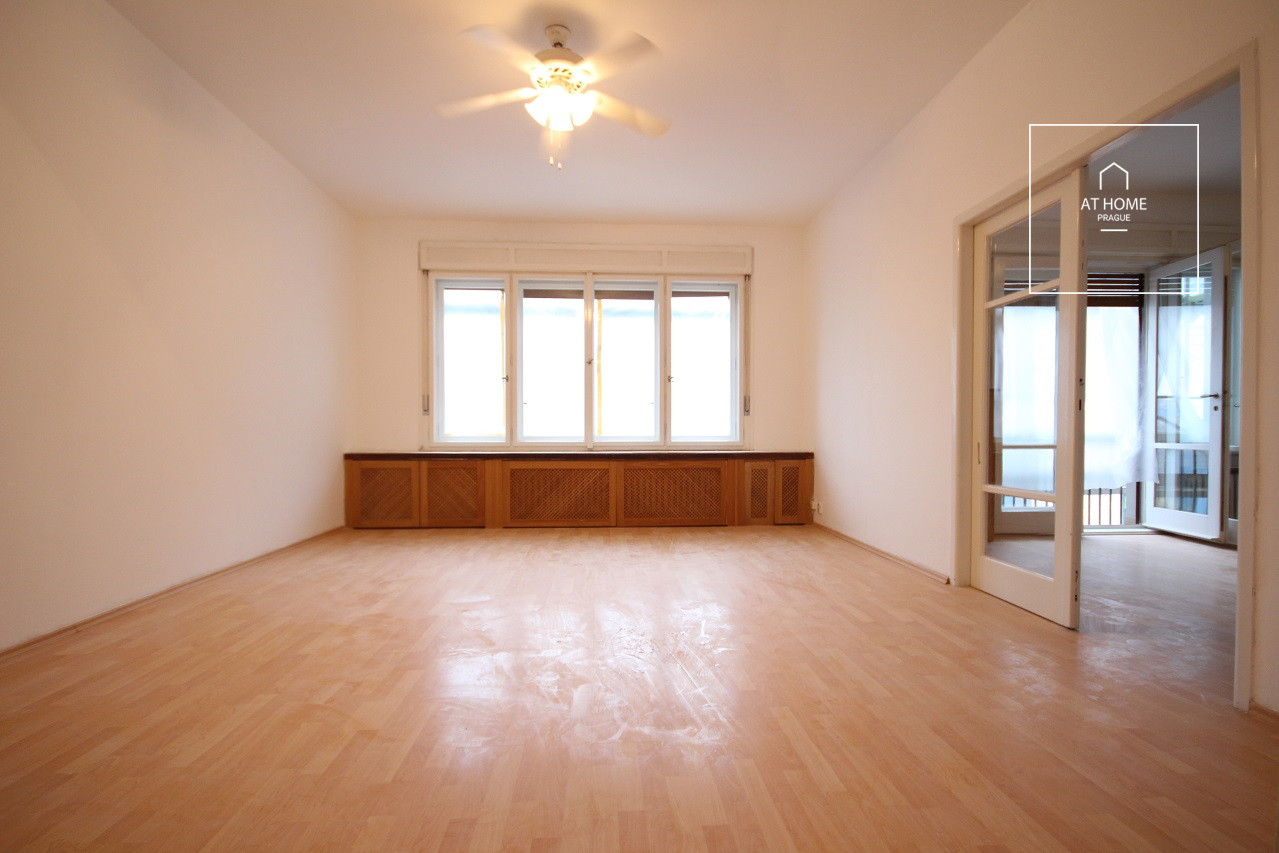 Nice, spacious apartment, Masarykovo nábřeží, Nové Město