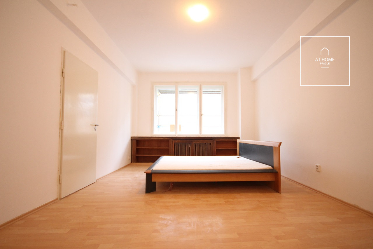 Nice, spacious apartment, Masarykovo nábřeží, Nové Město