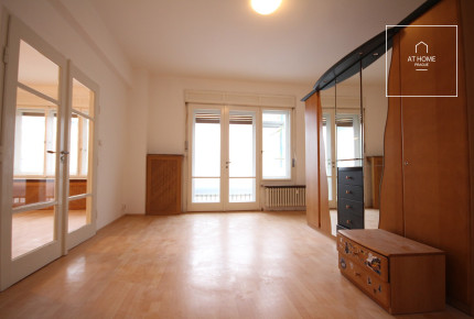 Nice, spacious apartment, Masarykovo nábřeží, Nové Město