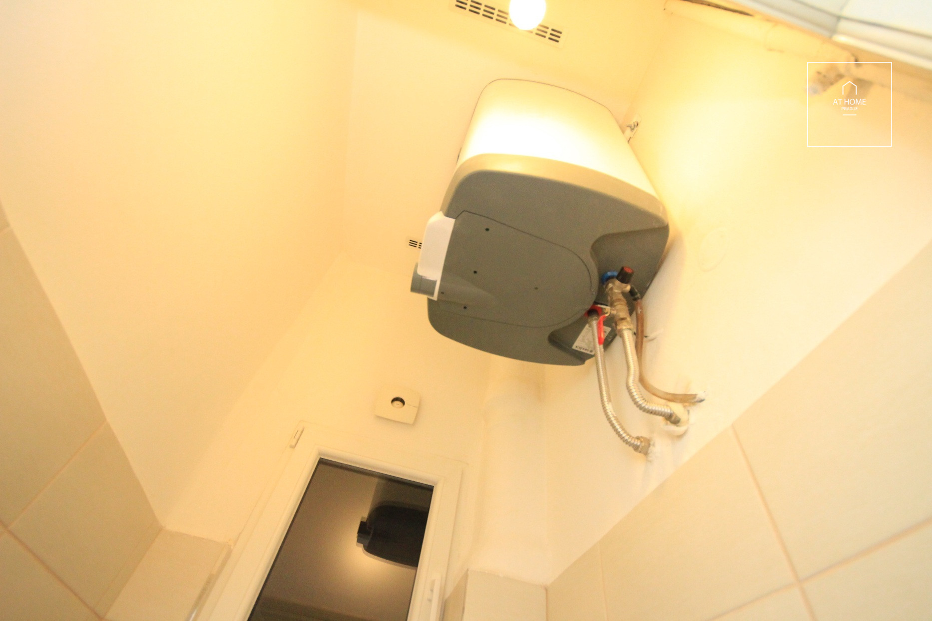 Nice, unfurnished 2+1 (two spacious rooms + kitchen), Šmilovského, Vinohrady