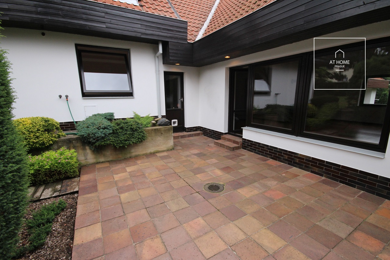 Unfurnished spacious 5-bedroom villa, Ke hrádku, Kunratice