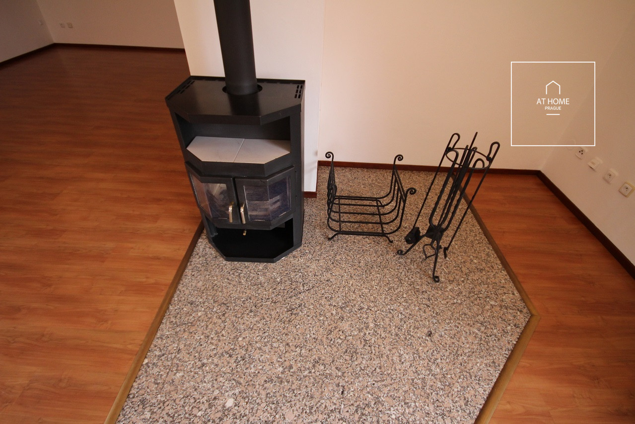 Unfurnished spacious 5-bedroom villa, Ke hrádku, Kunratice